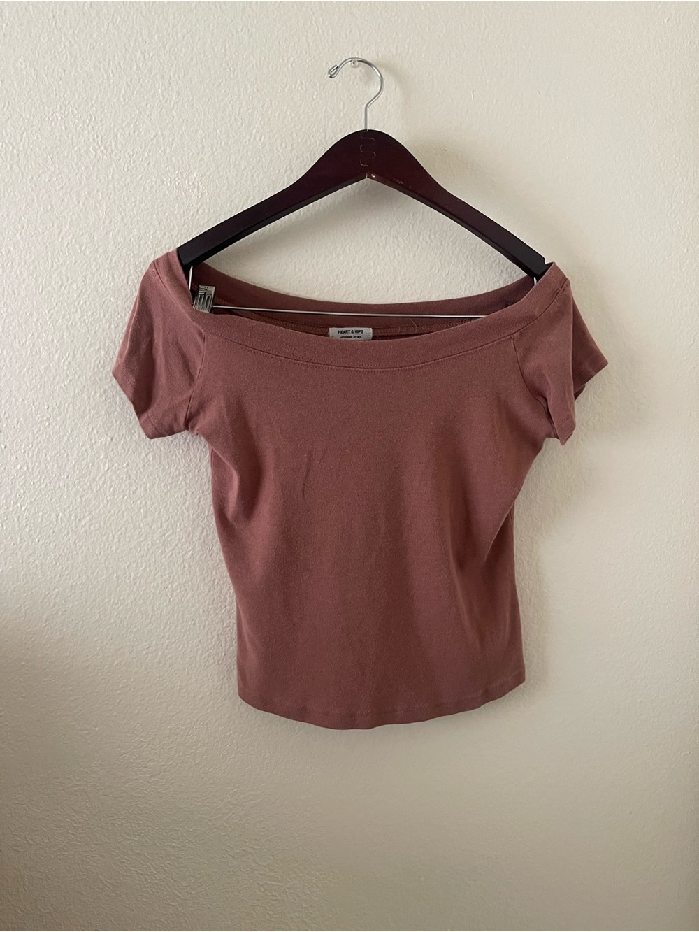 Off-Shoulder top in light brown